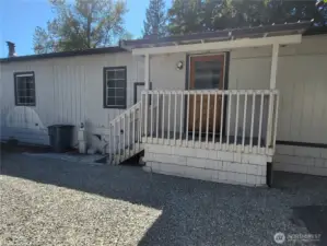 2nd side entry easy access from cars.