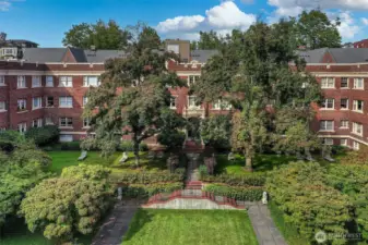 4 story brick classic located on our famous Highland drive - just across the street from Kerry park
