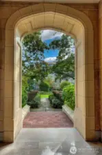 love the architechtural details