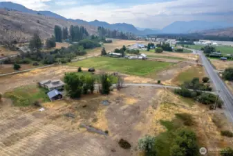 Conveniently located between Twisp and Winthrop along East County Rd.