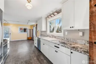 granite counters, stainless steel appliances
