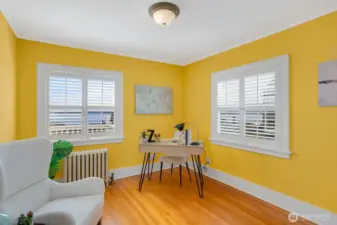 Second upstairs bedroom