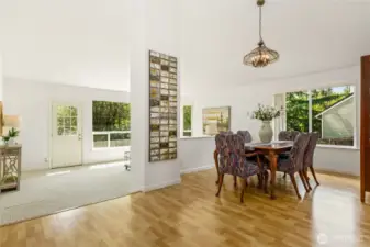 Welcome to clean and bright open floor plan with vaulted ceilings