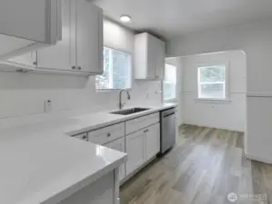 Kitchen with breakfast room