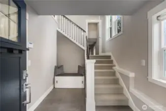 Foyer with Wall-Paper and seating area