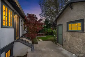 Looking south between rear entrance and detached garage
