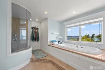 Jetted tub.