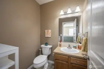 Downstairs 1/2 bathroom