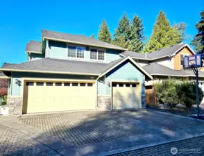 3 car attached garage Extra parking  for RV or Boat