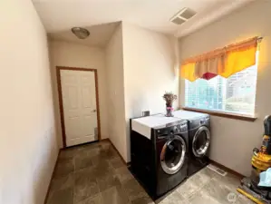Laundry room with Sink