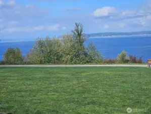 Walking Distance to Harborview Park 1. Has  Park Walking Trail.