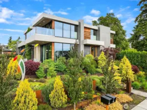 Gorgeous modern home just minutes from vibrant downtown Kirkland