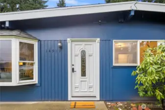 Single-level living made easy. Parking for 4 cars + a dedicated RV parking, fresh paint, new carpet and owned rooftop solar panels all ensure you have everything you need to feel at home from day one.