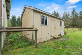 Heated bonus room conveniently located next to the barn.