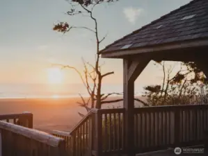 Pacific Glen Gazebo access to beach
