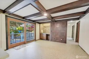 There is an additional grill area in the eating area off the kitchen and large sliding door to the entrance ramp.