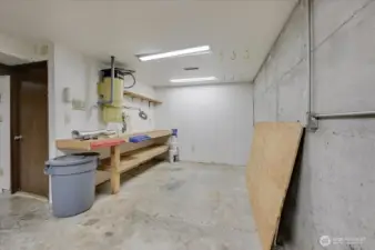 Large workshop area off garage