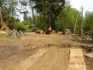 This is an older picture without vegetation.