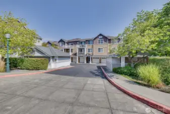 Entry to complex, mail boxes to the left.