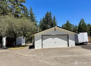 Detatched garage