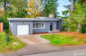 Classic mid-century lines, very nice!