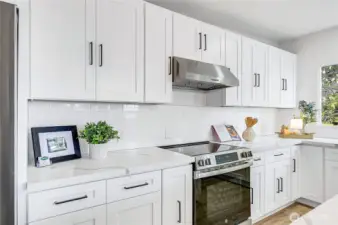 All of the appliances are new, waiting for the new chef to start cooking.