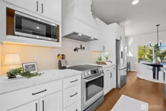 Photographs are for illustrative purposes only. Features, finishes, interior/exterior colors, landscaping and floorplan shown may vary from actual homes built.