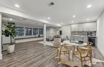 Family Great room, wet bar.  Huge MIL potential.