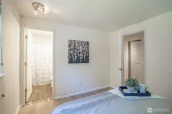 Primary Bedroom/bathroom