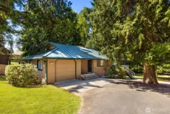 This home comes with a metal roof, easy to maintain