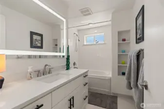 Main level bath.