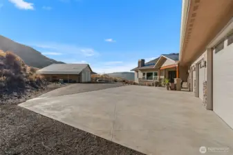 Estate Property, Views