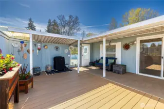 Awesome 18'x20' trex decking. Super private and ready for gatherings