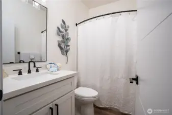 Upstairs full bathroom