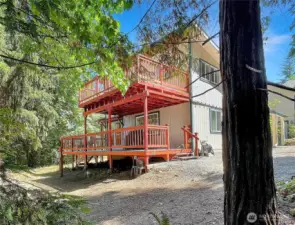 Cool view of outside double decker deck