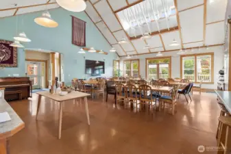 Common house dining