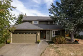 Tucked at the end of a quiet cul-de-sac, this Curtis Lang resale offers the perfect blend of peace and privacy. The Eastwood Forest neighborhood even includes its own community park just steps away. Fresh updates bring peace of mind, with new carpet(2025), furnace and A/C (2017) plus a hot water tank (2022). Comfort and efficiency are already in place for the next owner.