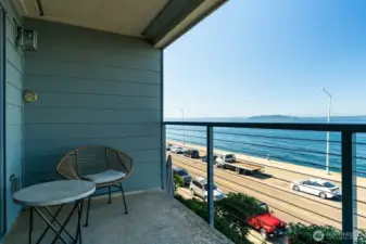 A private balcony to soak up beautiful Alki Beach