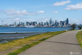 Take a walk along the boardwalk, breathe in the fresh salty sea air, and enjoy the breathtaking Sound and City views
