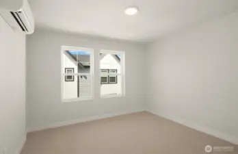 Second bedroom w/ ensuite bathroom