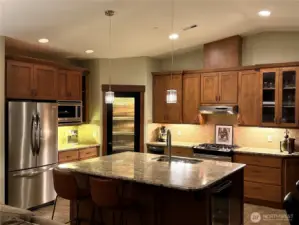 Cooks Kitchen w/Granite Countertops