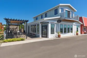 Beautiful commercial building at the Port of Ilwaco Washington!