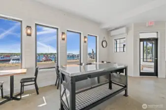 Lots of room, lots of light!