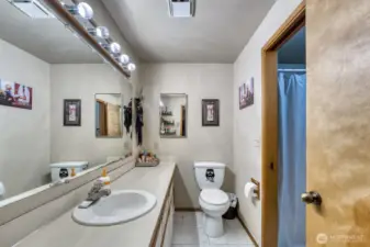 Unit B Full Bath