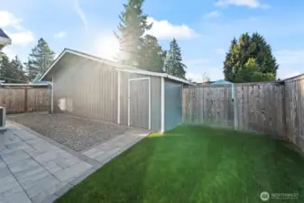An additional shed-next picture shows interior.