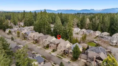 Easy commute to Redmond and Bellevue, surrounded by beautiful nature and located in the highly rated Issaquah School District.