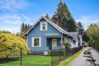 Charming Craftsman Style home in downtown Puyallup.  Close to Sounder Station, Freeways, Trails and More.