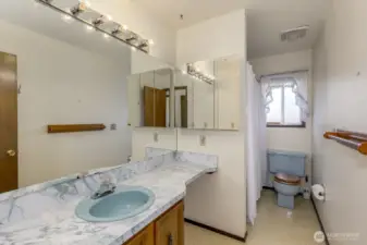 he full bath between bedrooms # 2 & 3.