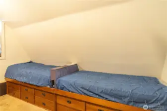 Loft bedroom -2