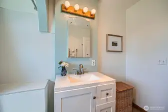 Full Bathroom on Main